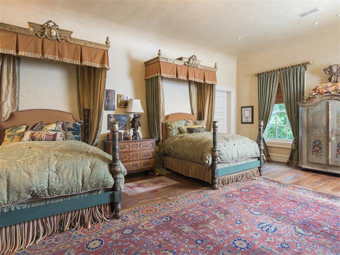 10777-Strait-Lane-grandchildrens-room