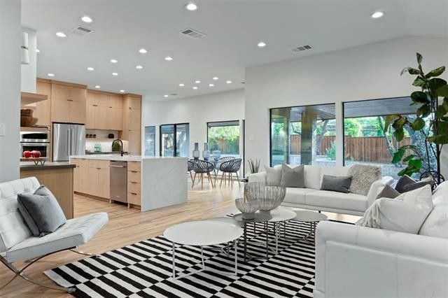 10807-Branch-Oaks-Circle-2