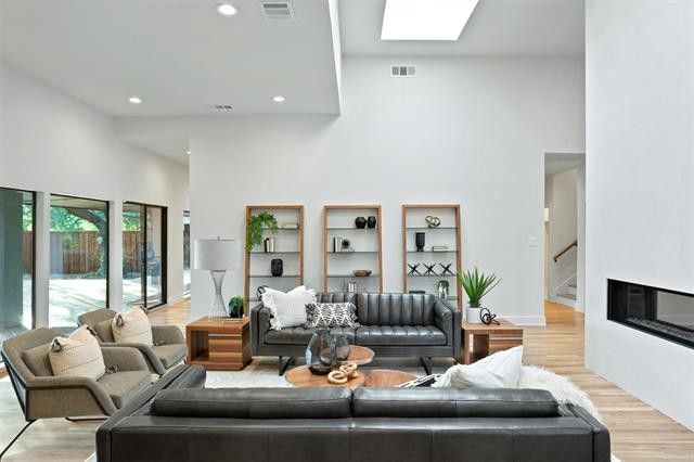 10807-Branch-Oaks-Circle-2