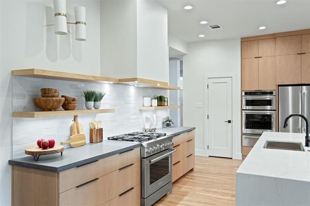 10807-Branch-Oaks-Circle-2