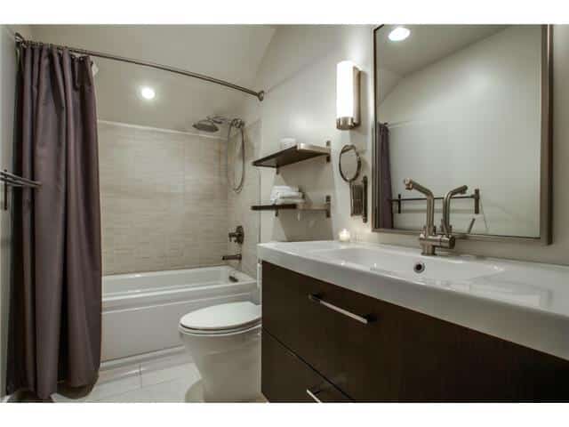 10830-Hayfield-Master-Bath