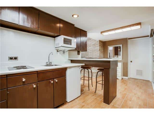 10845-Eden-Roc-Downstairs-Kitchenette