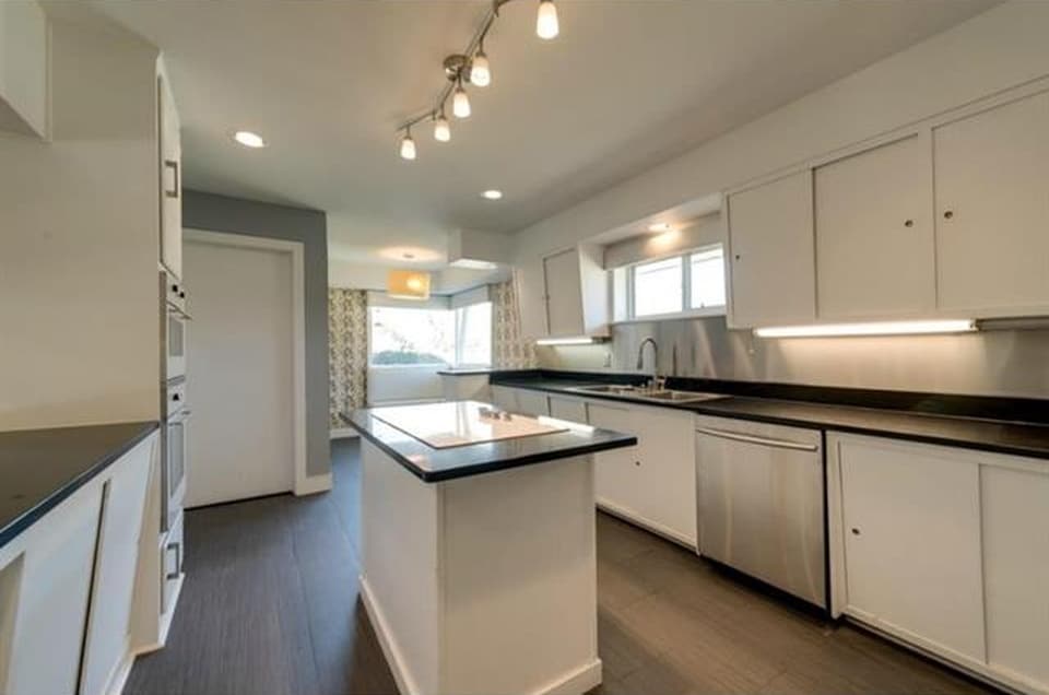 11023-Pinocchio-Kitchen