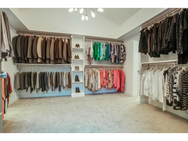 11159-Russwood-Closet