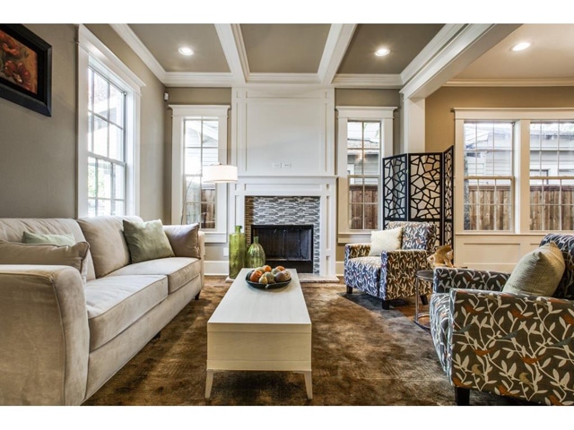 1117-Kings-Hwy-Living-2