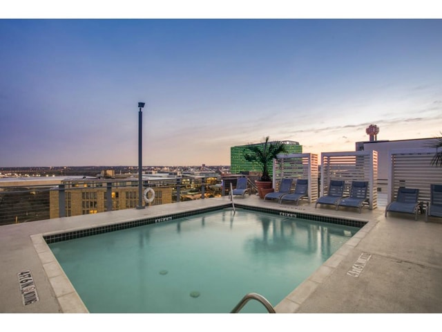 1122-Jackson-St.-908-Rooftop-Pool