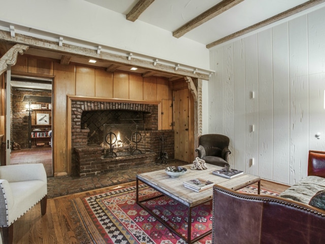 1125-Canterbury-Living