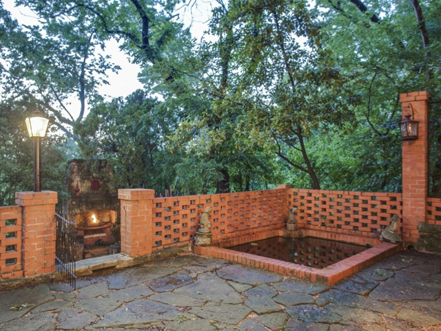 1125-Canterbury-Patio-and-Pond