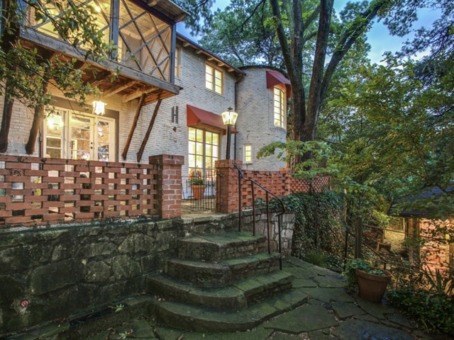 1125-Canterbury-rear-steps