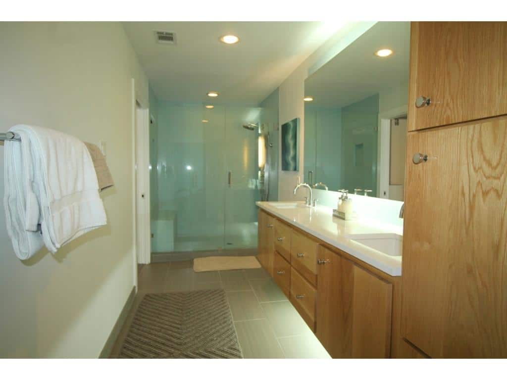 11316-Valleydale-guest-bath