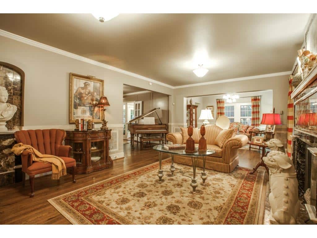 1136-Turner-living-rm-3
