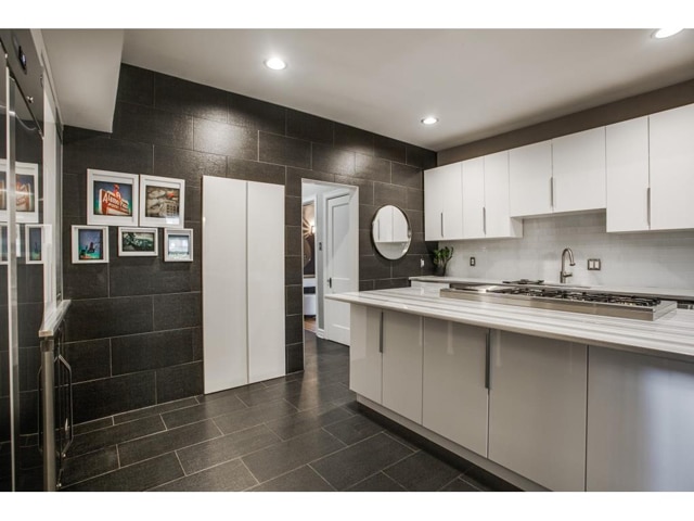 114-N.-Edgefield-Kitchen-4