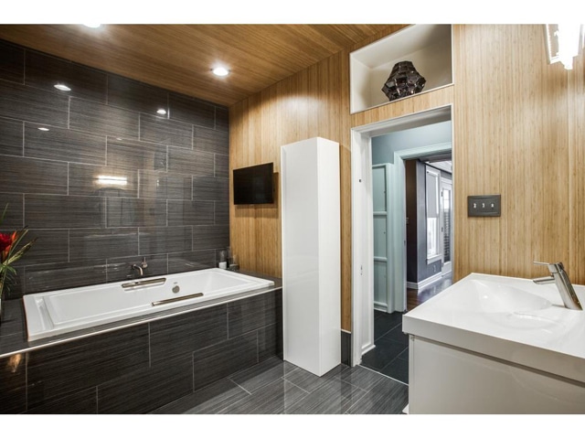 114-N.-Edgefield-Master-bath-3