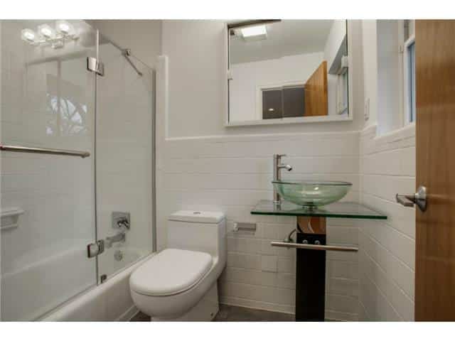 11666-Saxon-Bathroom