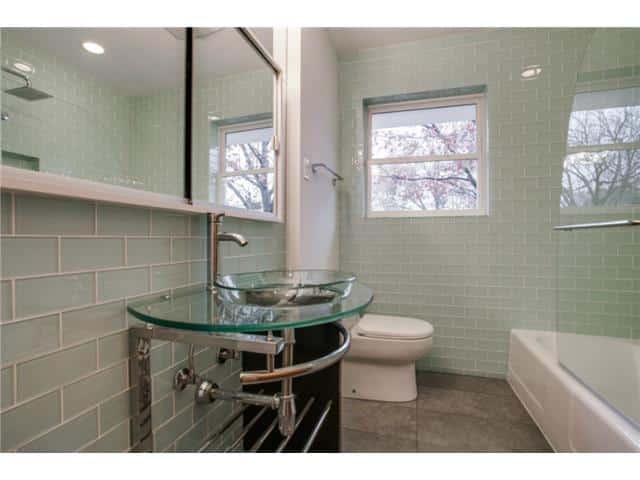 11666-Saxon-Second-Bath