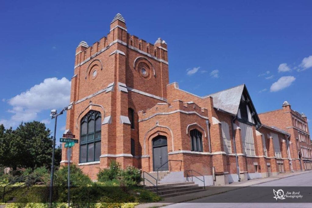 1172555_207143416121772_1120113182_o-1024x682