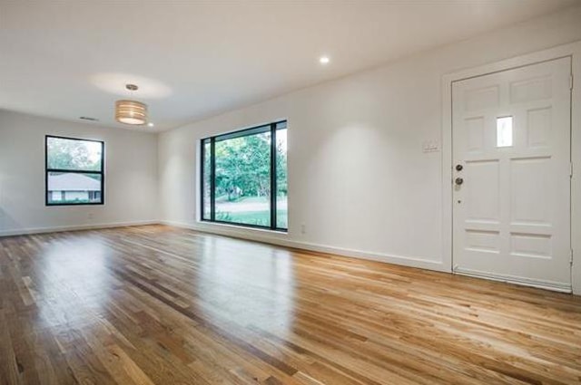 11761-Neering-Dining-Entry