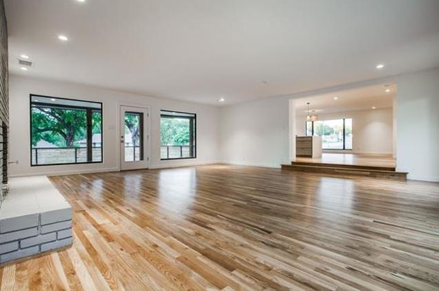 11761-Neering-Living-Den