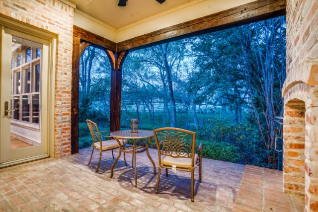 Lake-Forest-fountain