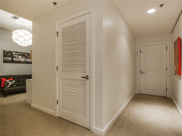 1200-Main-409-Entry-and-Closet