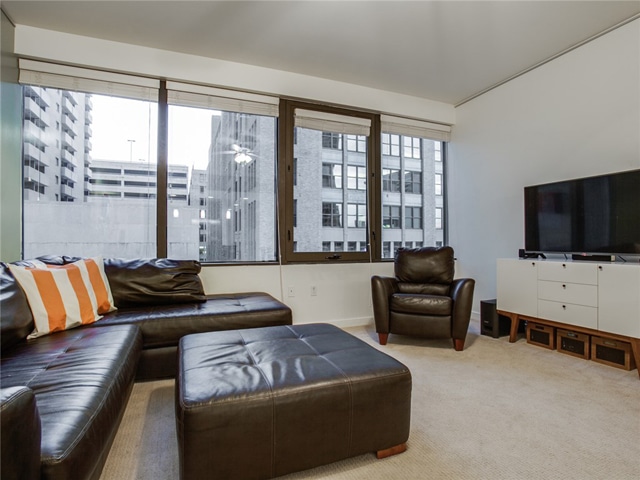 1200-Main-409-Living