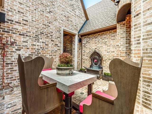 12020-Sand-Hill-Dining-Courtyard-2