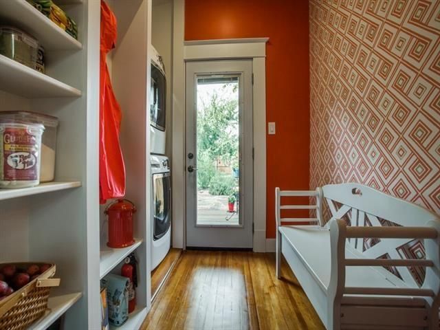 121-S.-Clinton-Hallway