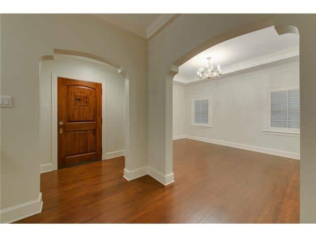 1210-N.-Winnetka-Entry-Dining