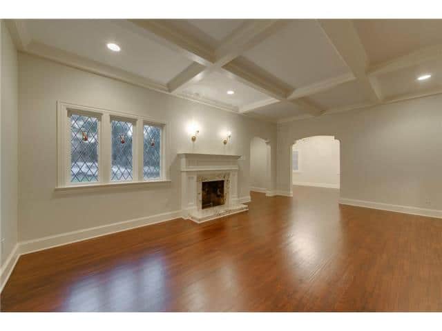 1210-N.-Winnetka-Living