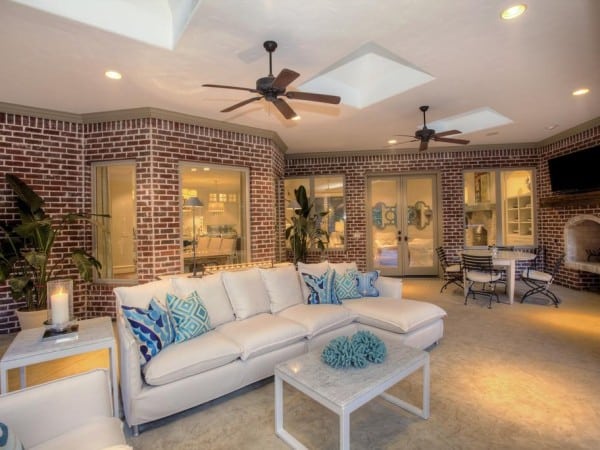 12175729_2014-600x450