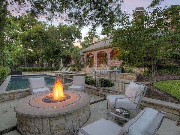 12175729_2016-600x450