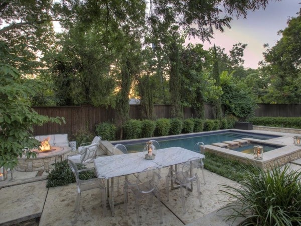 12175729_2029-600x450