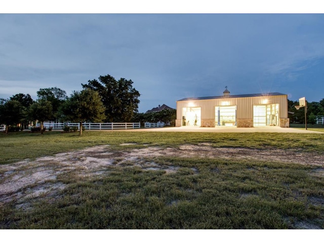 1222-Appaloosa-Ct-Garage