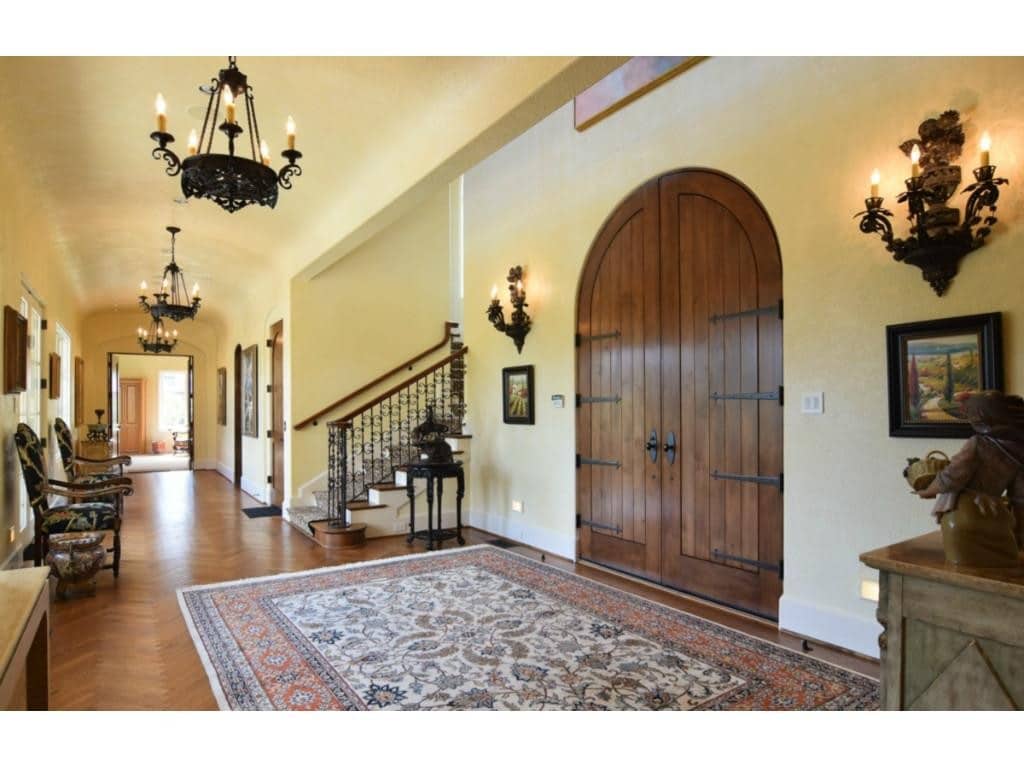 12258-Creek-Forest-foyer-1024x768