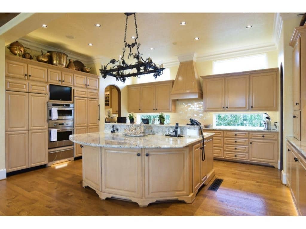 12258-Creek-Forest-kitchen-1024x768