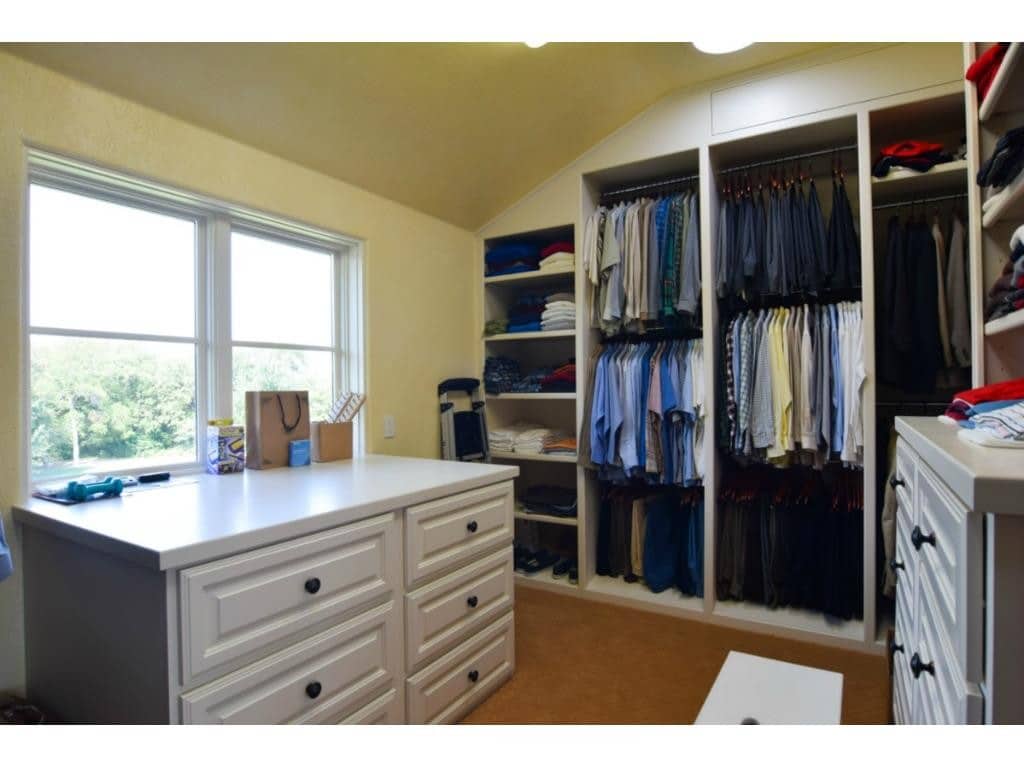 12258-Creek-Forest-master-closet-1024x768