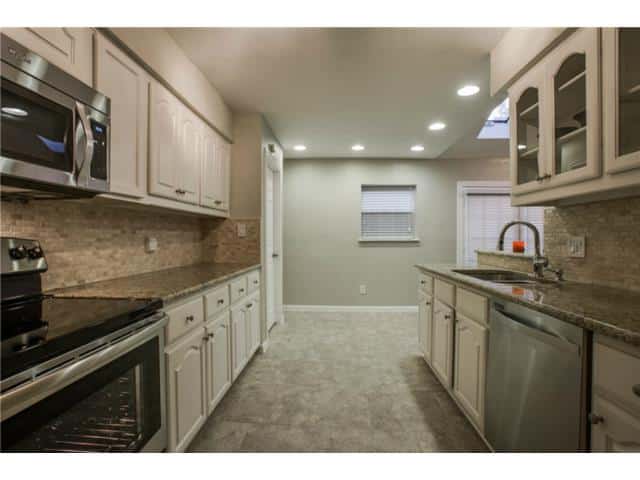 13016-Fall-Manor-Kitchen-2