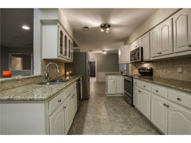 13016-Fall-Manor-Kitchen