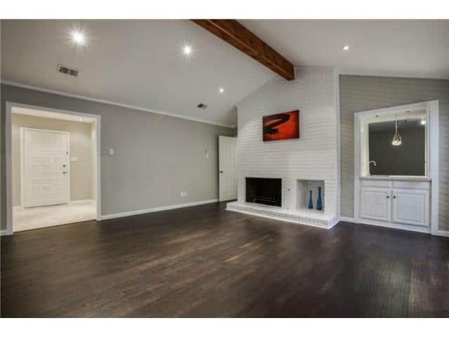 13016-Fall-Manor-Living