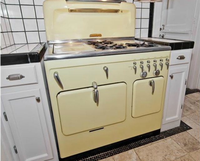 1325-Hollywood-Ave-I