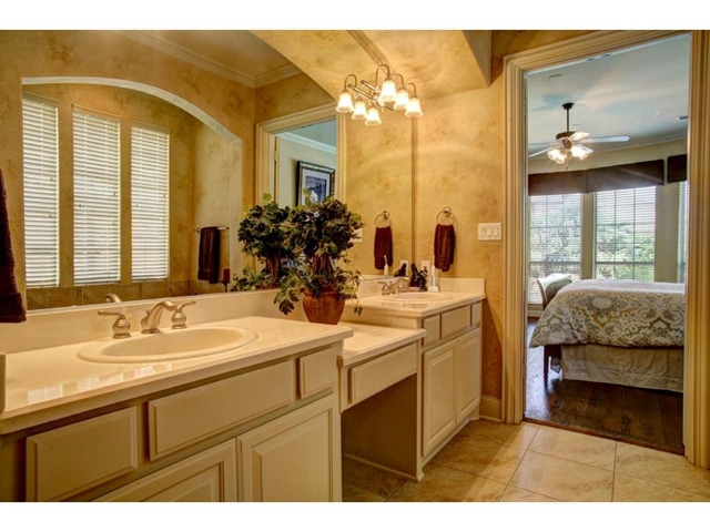 1327-Rio-Grande-Master-Bath-2
