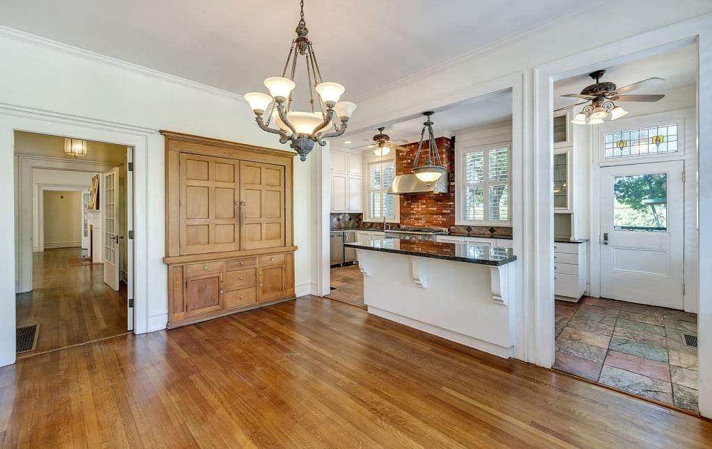 1414-Mistletoe-hutch-1024x646