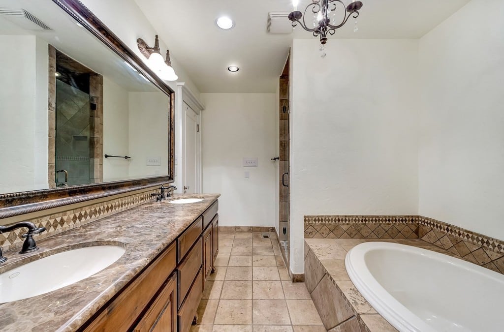 1414-Mistletoe-master-bath-1024x675