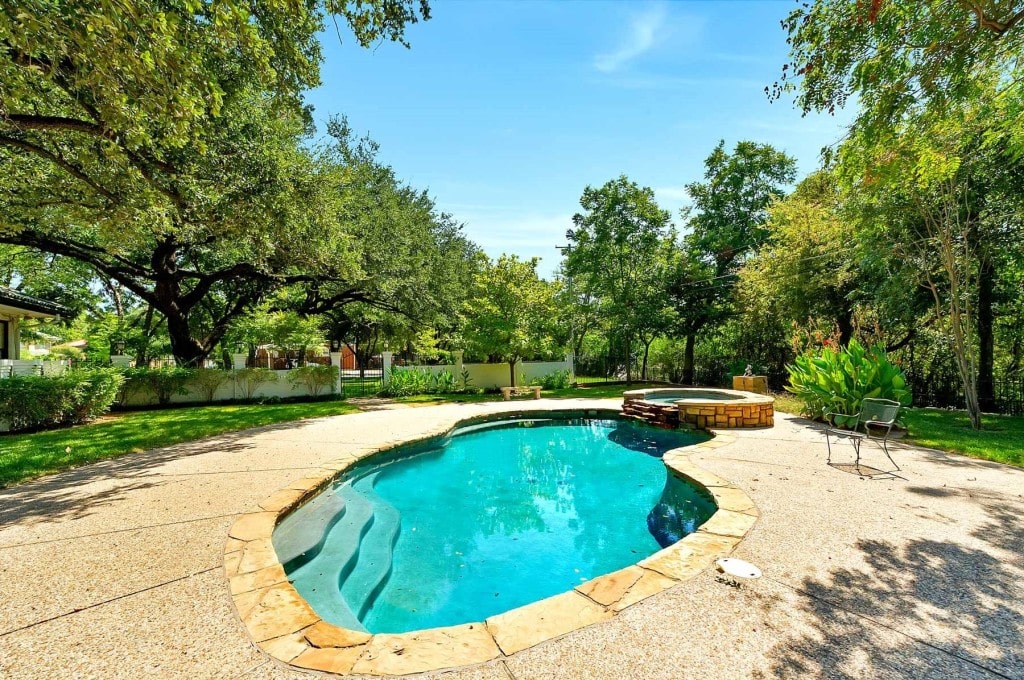 1414-Mistletoe-pool-2-1024x680