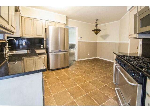 1418-Eastus-Kitchen-2