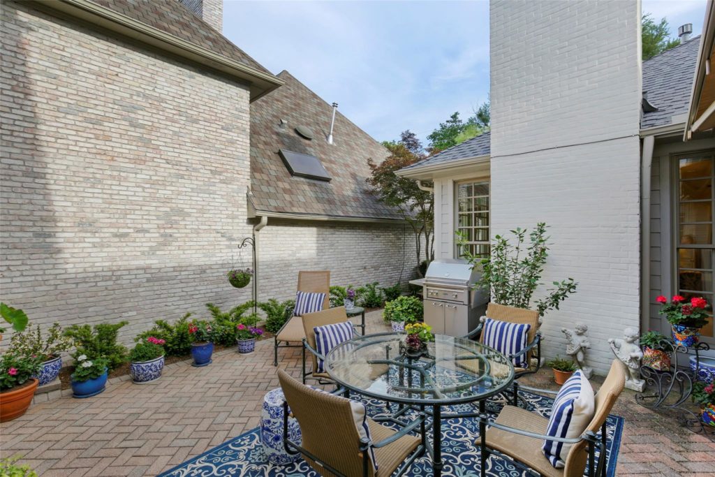 15-GlenMeadow-Ct-ext-1024x683