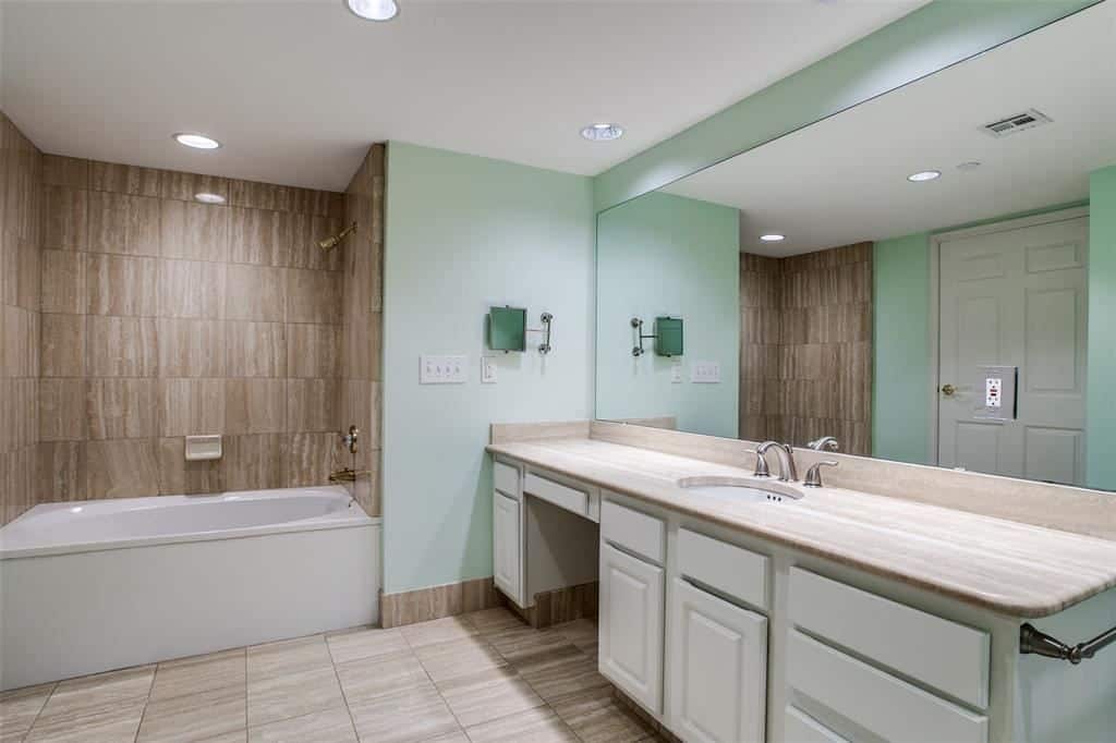 5E8594D1-7FDE-4364-99FE-87B8C2944893