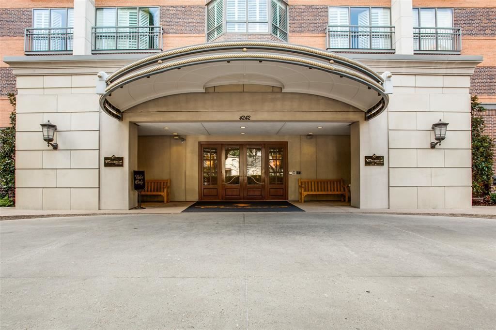 This Crestpark Condo Offers Highland Park And a High-Rise For Under a ...