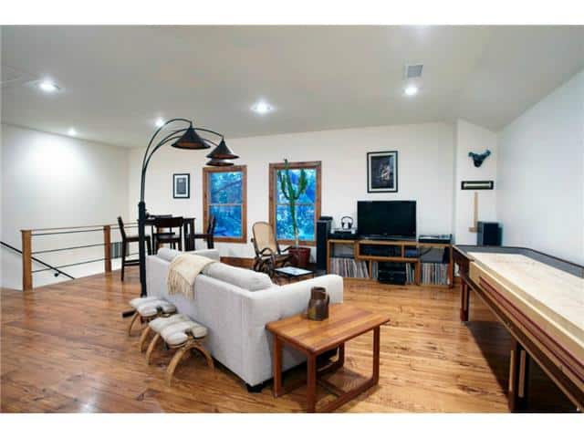 1531-San-Saba-Living-3