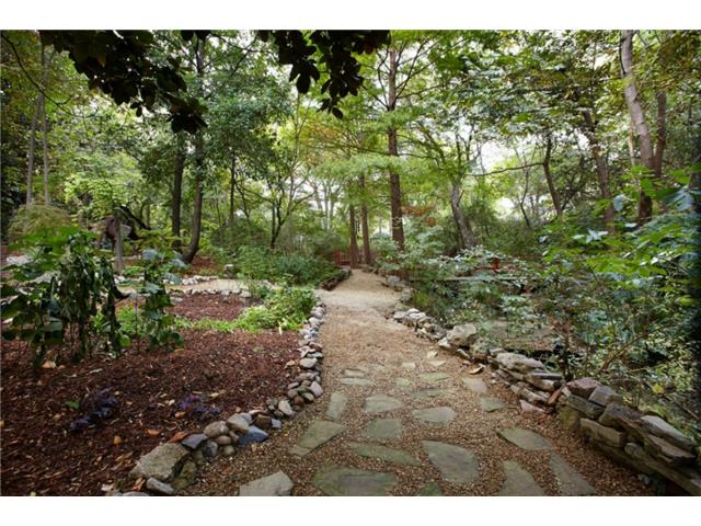 1531-San-Saba-Pathway